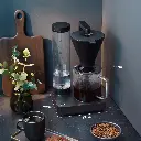 Coffee-Brewer_Performance-Compact_CM8B-A100_Side_Environment_Vert_measurement.webp