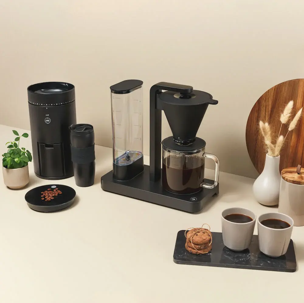 coffeemaker-performance-wspl-3b_coffeegrinder-uniform-wsfb-100b-in-stylish-kitchen_square_f052378e-3cfd-4b56-a600-d0b16113889e.webp