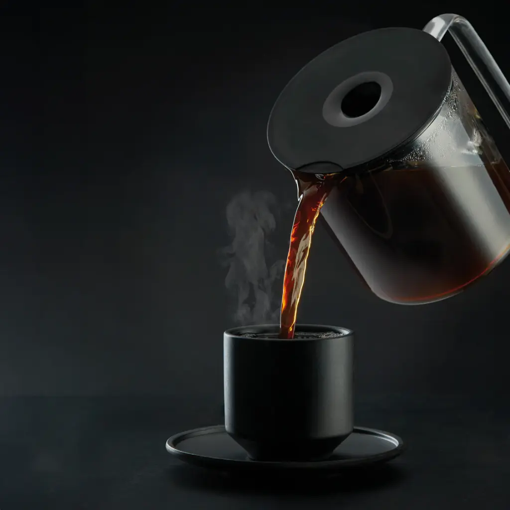 Coffee-Brewer_Performance_WSPL-3B_Pouring-coffee-Cup_Damp_sqr_shopify.webp